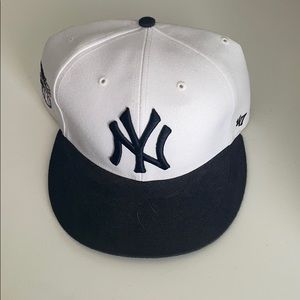 New Era Snap Back Yankee Hat